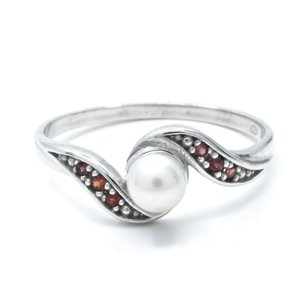 Granát Stříbrný prsten český granát s perlou, 54, Rhodiování 10059