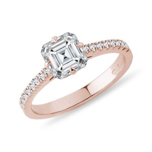 Prsten s diamantem v brusu asscher a brilianty v růžovém zlatě KLENOTA