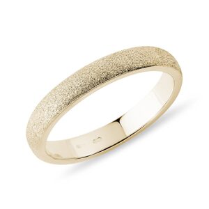 Matný snubní prsten ze žlutého 14k zlata pro dámy KLENOTA