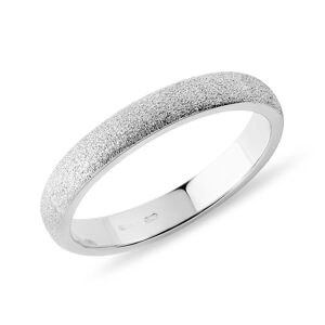 Matný snubní prsten z bílého 14k zlata pro dámy KLENOTA